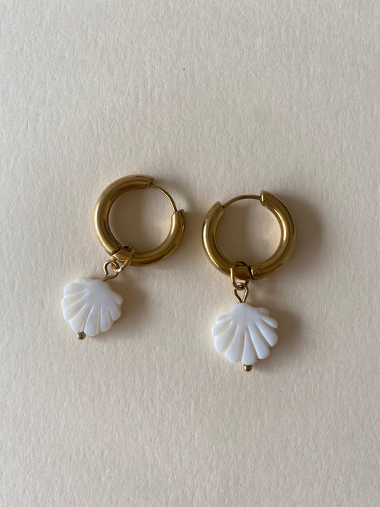 Mini créoles Ariel - coquillage nacré