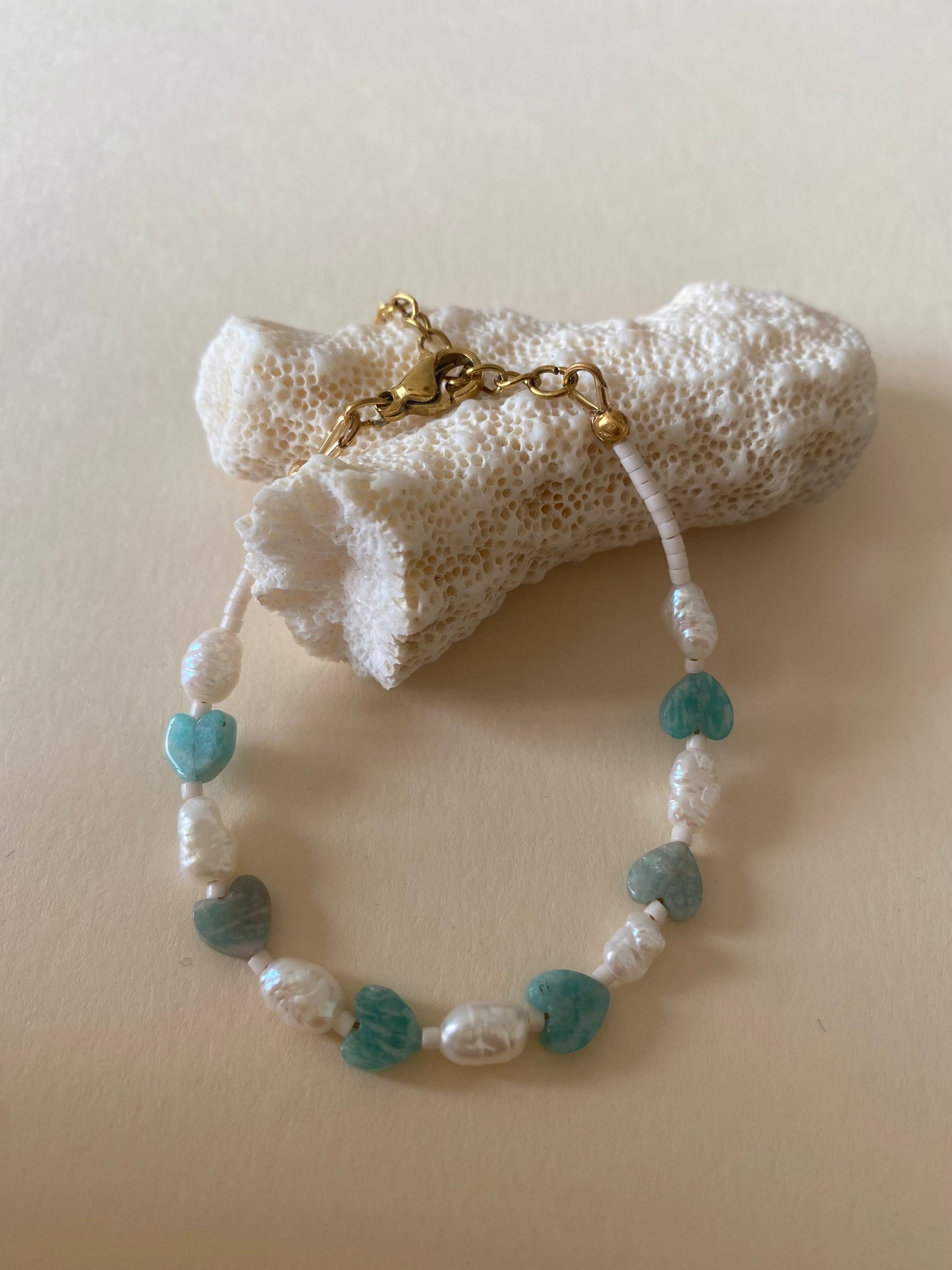 Bracelet Marine - cœurs de pierre & perles d’eau douce